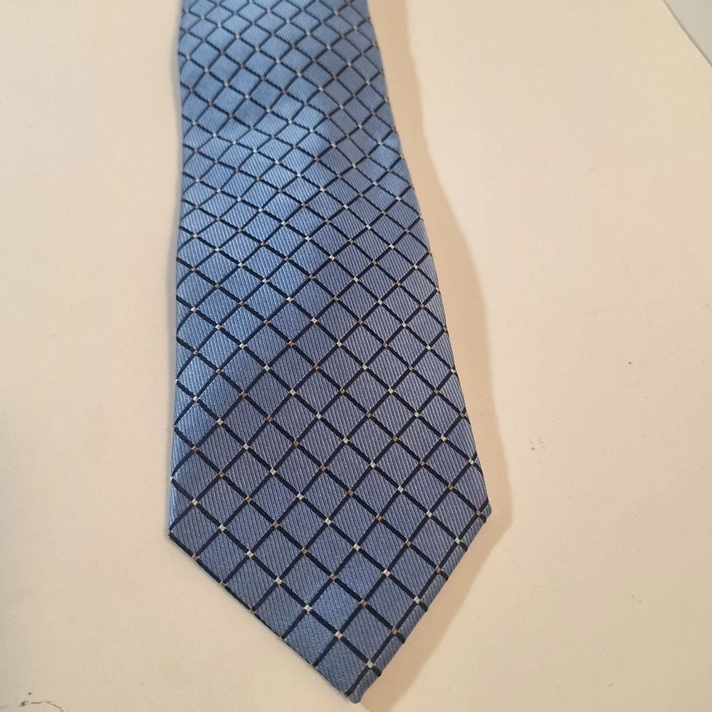 Nautica Silk Men's Woven Tie‎ Blue Black White Geometric Pattern Pointed Style